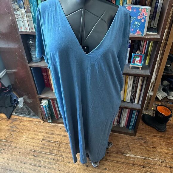 Universal Standard Teresa liquid jersey v-neck short sleeve dress - Picture 3 of 5